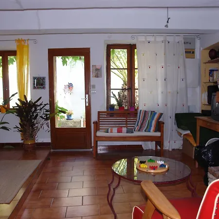 Quarto em Acomodações Particulares Donnant Sur Jardin Nîmes